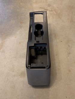 05-09 Mustang Center Console