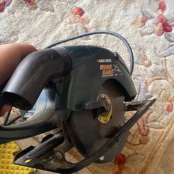 Saw With Vacuum 