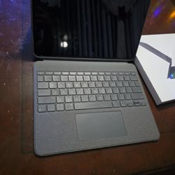IPad Pro 12.9 512gb With Logi Keyboard Case