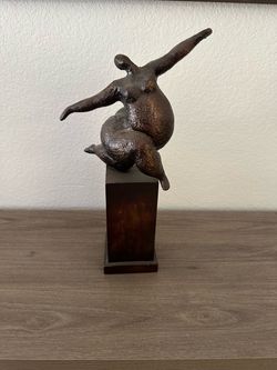 Dancing woman decor