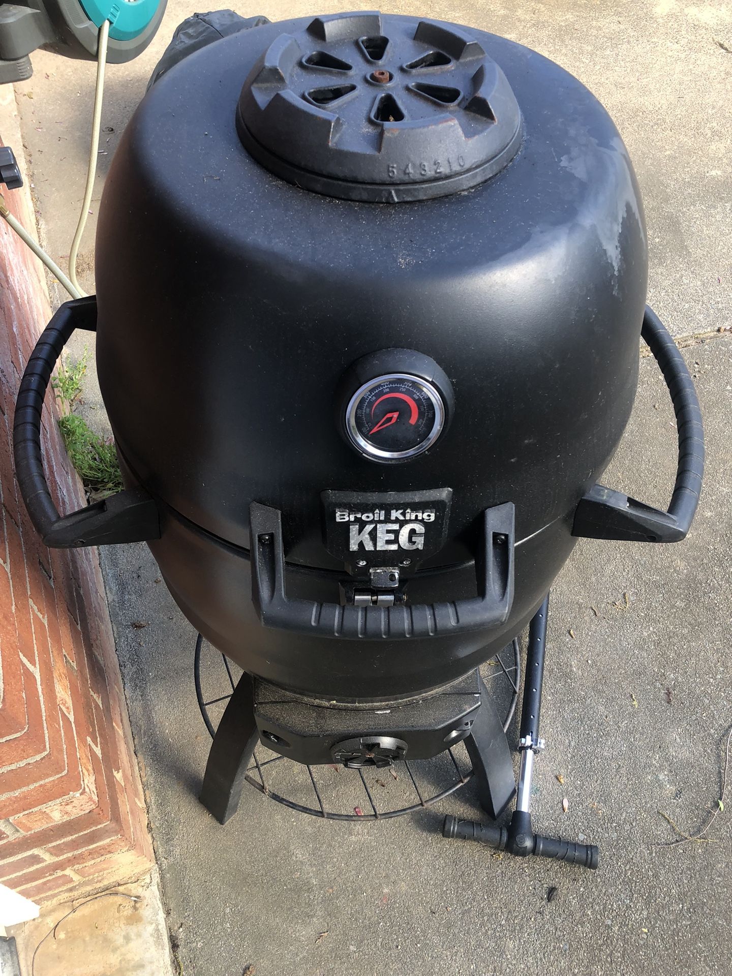 Broil King Keg (Egg Girll BBQ) Charcoal Grill