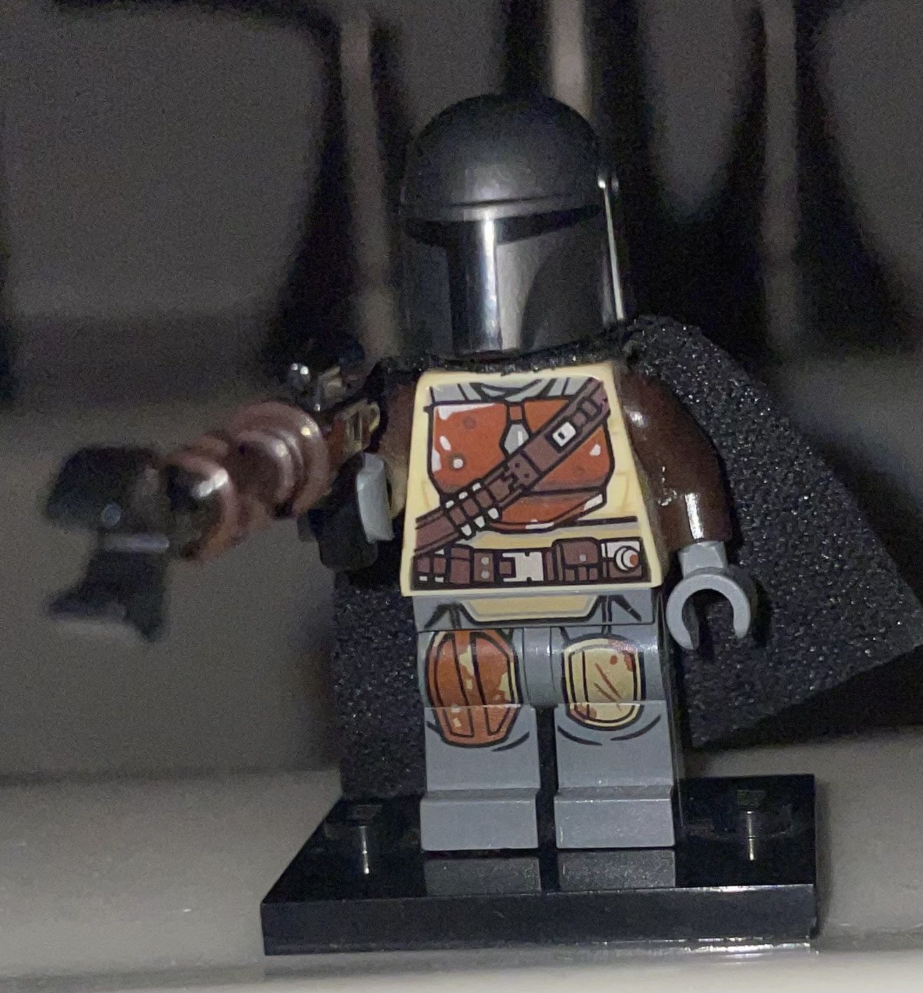 New Lego Mandalorian With Black Head, Cape, And Gun