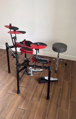 Alesis Nitro Max drum set
