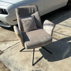 Spinning sofa chair