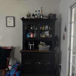 Black Hutch