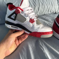 Jordan 4 Fire red