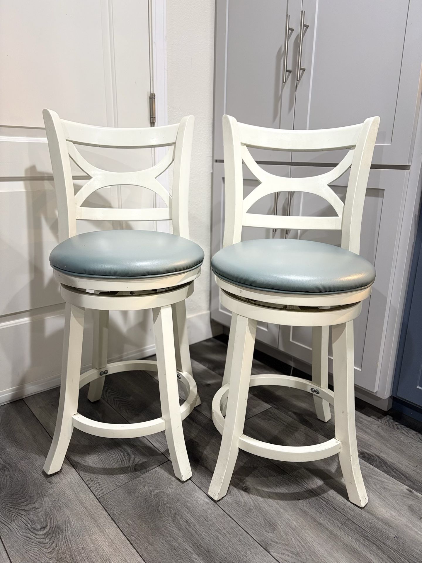 Set of 6 Farmhouse Swivel Bar Counter-Height Wooden Barstools with cushions