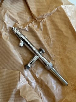 Iwata Revolution SAR Japan LB airbrush