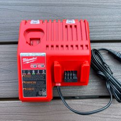 Milwaukee M18 M12 Charger