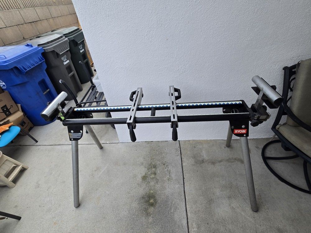 UNIVERSAL MITER SAW QUICKSTAND