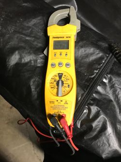 Fieldpiece SC76 digital clamp meter checks