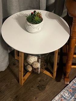 Accent table