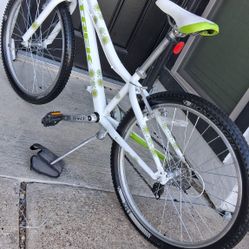 Trek MT200 Girls Bike 