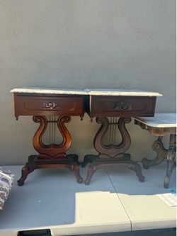 Antiques tables