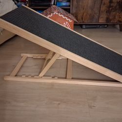 Brand NEW Adjustable Pet Ramp