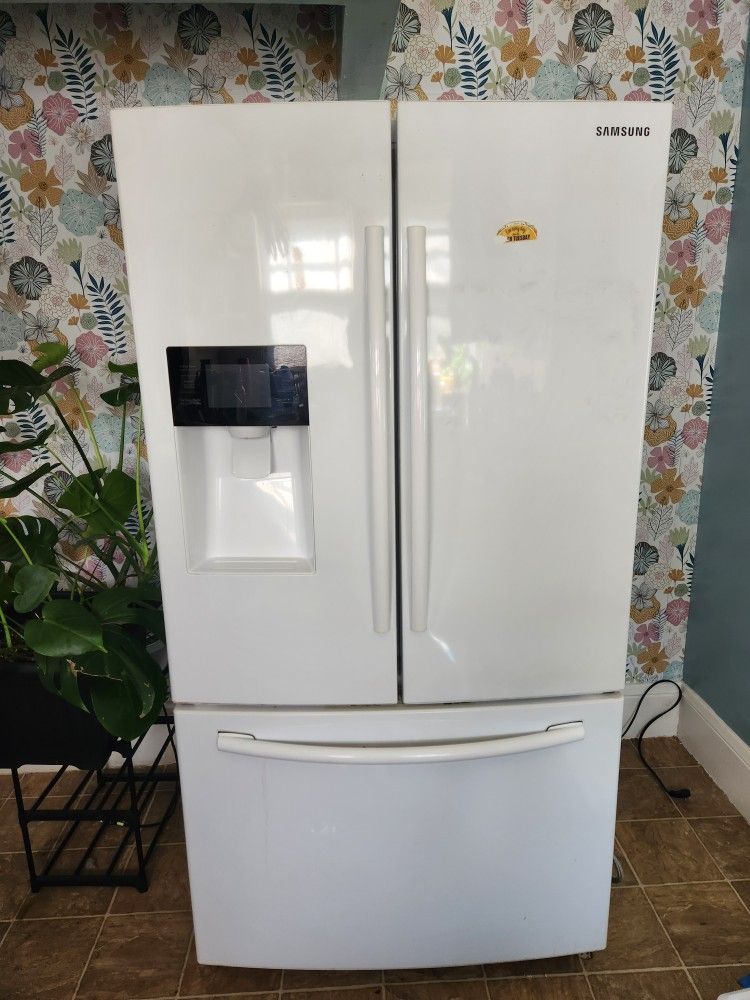 ☆ Samsung 36 inch French Door Refrigerator White Great Condition☆