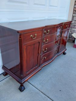 ANTIQUE.  Ornate Bombe Chest of Drawers with Marble Top