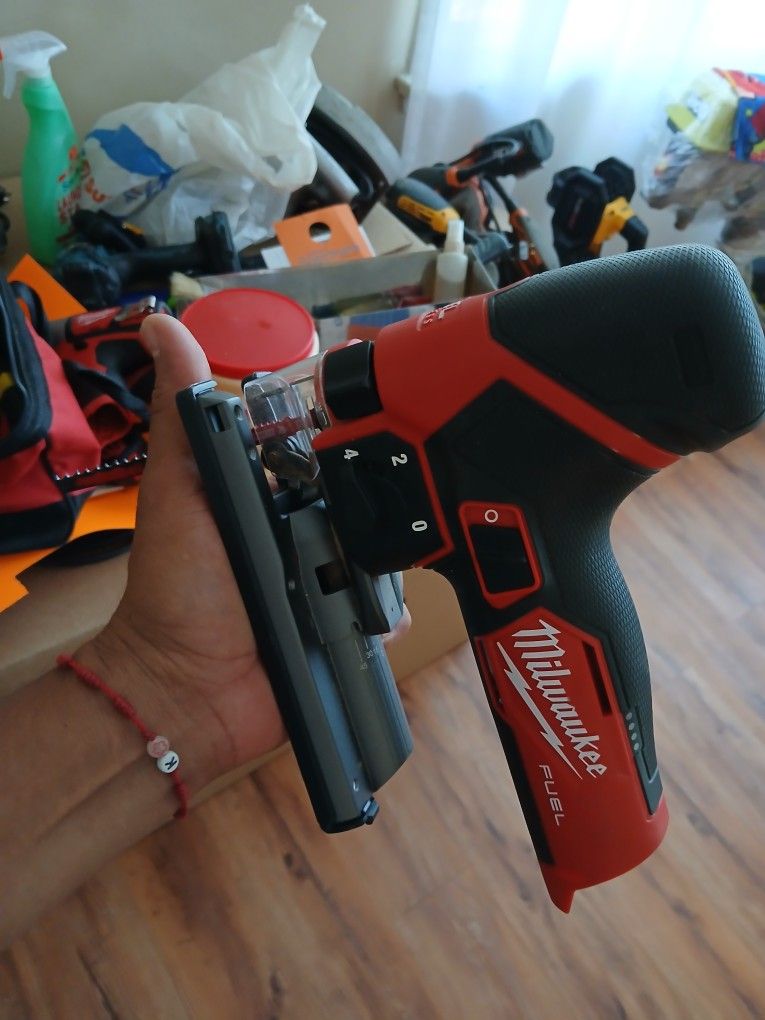 Caladora Milwaukee Fuel