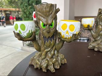 Disney Carthay Circle Spooky Tree Flight 1st Edition 2023 – Complete