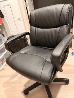 Computer/desk chair free pick up