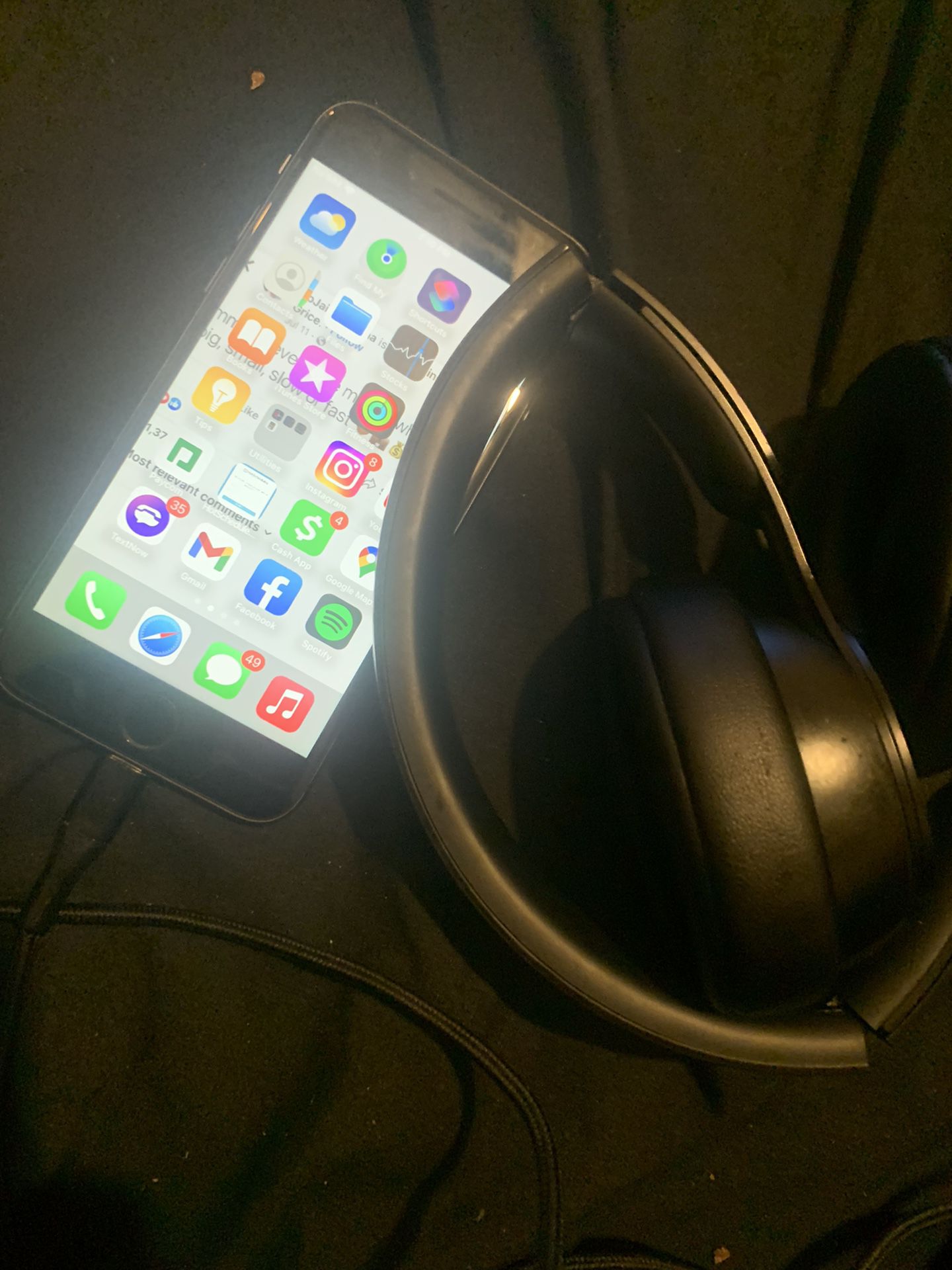 Beat Studio 3 Beats And iPhone 8(must Buy Both)