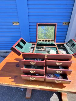 Jewelry box