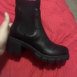 Steve Madden Women’s Boots Size 8,5