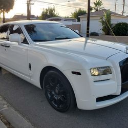 2010 ROLLS-ROYCE GHOST LUXURY 