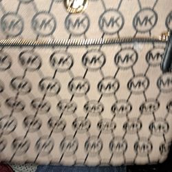 Mk Cross Body Purse 40.00 