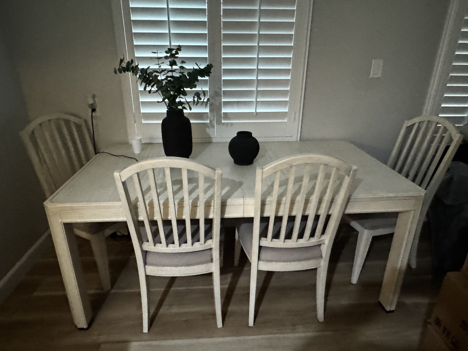 Living Spaces White Wood Kitchen Table And 4 Chairs