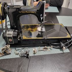 ANTIQUE 1950 SINGER 