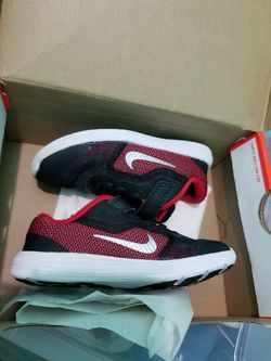 Nikes black-red-white