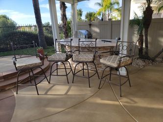 Outdoor Metal Swivel Bar Stools Set of 4