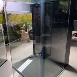 Marineland 5 Gallon Portrait Desktop Curved Aquarium