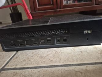 Xbox one console (NO CONTROLLER INCLUDED)