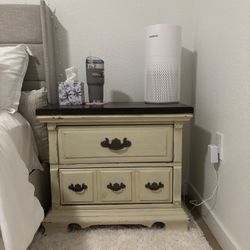 Off White Night Stands (2) / Dresser