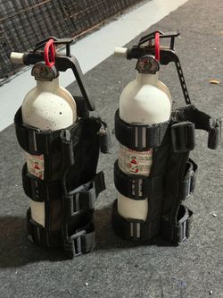 Jeep fire extinguishers with roll cage holders