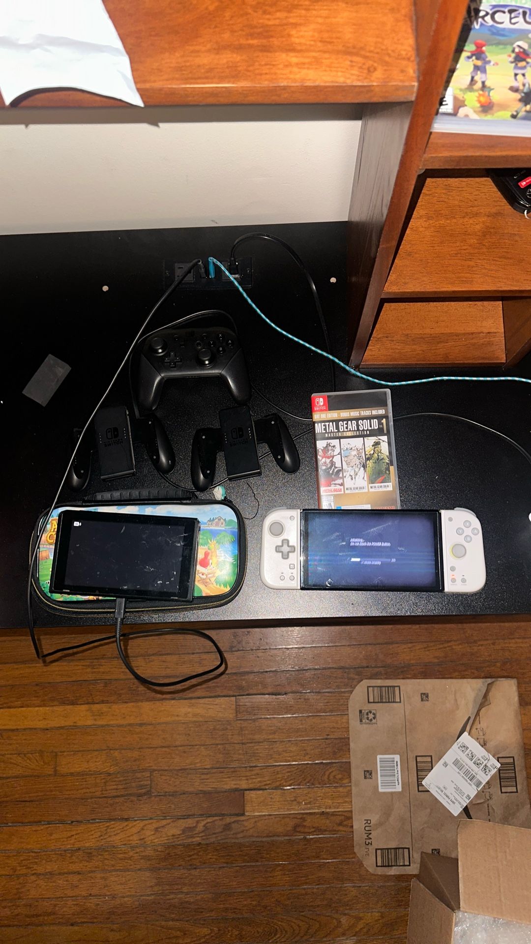 Switch Oled + Switch 1 + Pro Controller + Metal Gear Solid Master Collection 