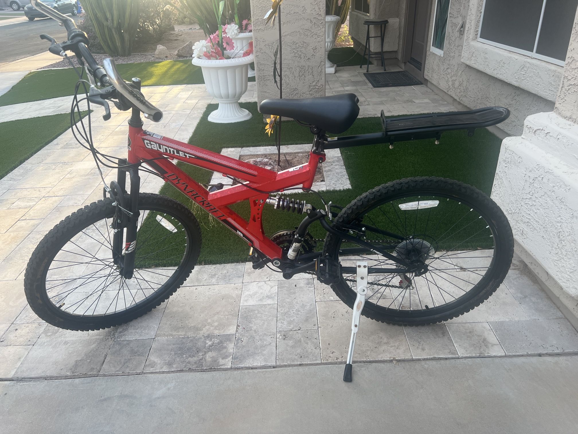 24” Mountain Bike Gauntlet