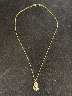 Beautiful 14 karat gold Italian rose pendant necklace