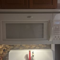 STOVE AND MICROWAVE 