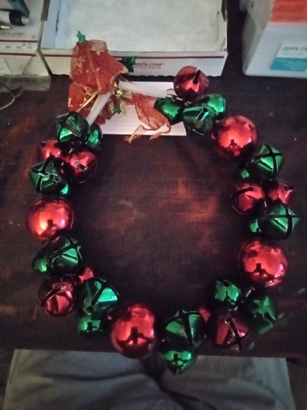 361 Metal Bell Wreath