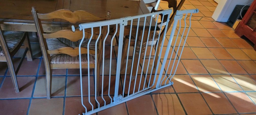 Gate For Staits Or Doorways