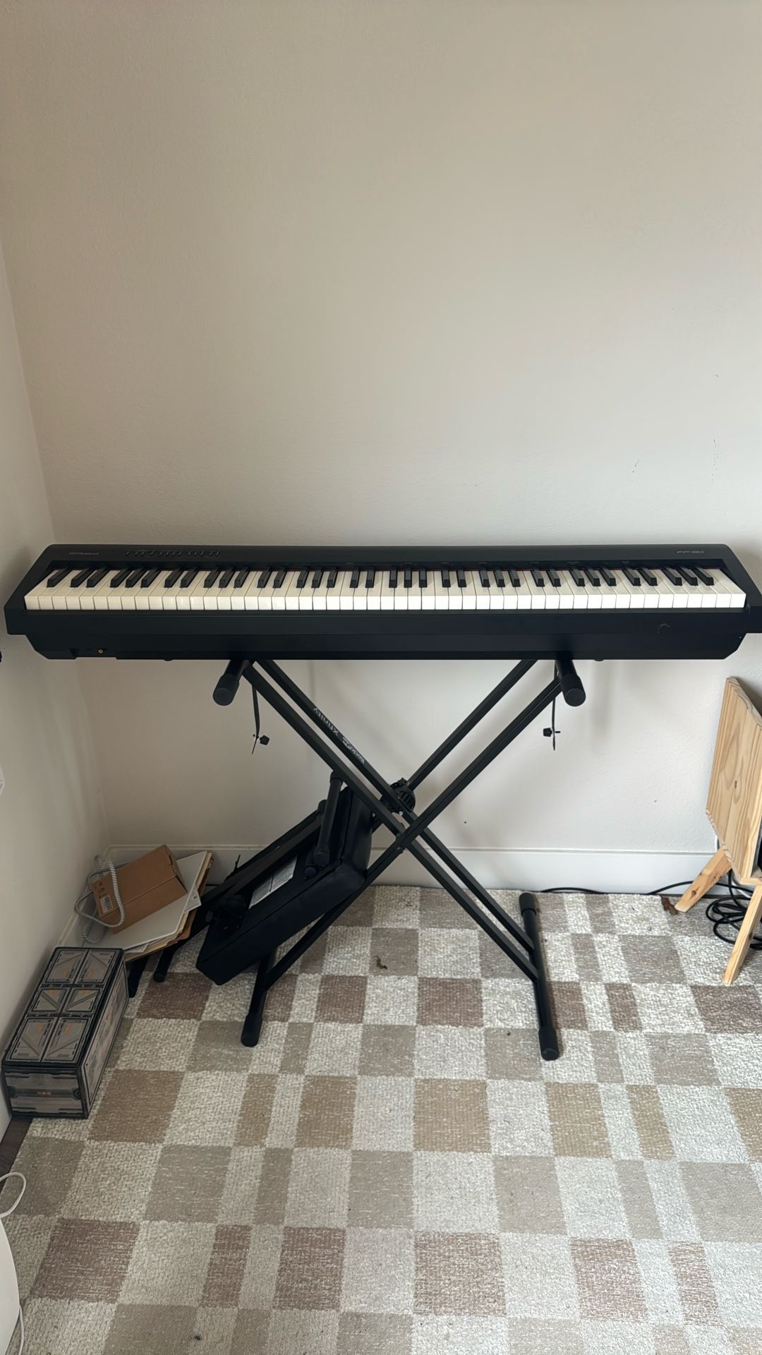 Poland FP-30 keyboard Piano
