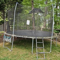 Trampoline With Enclosure 