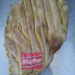 Rawlings Baseball Glove