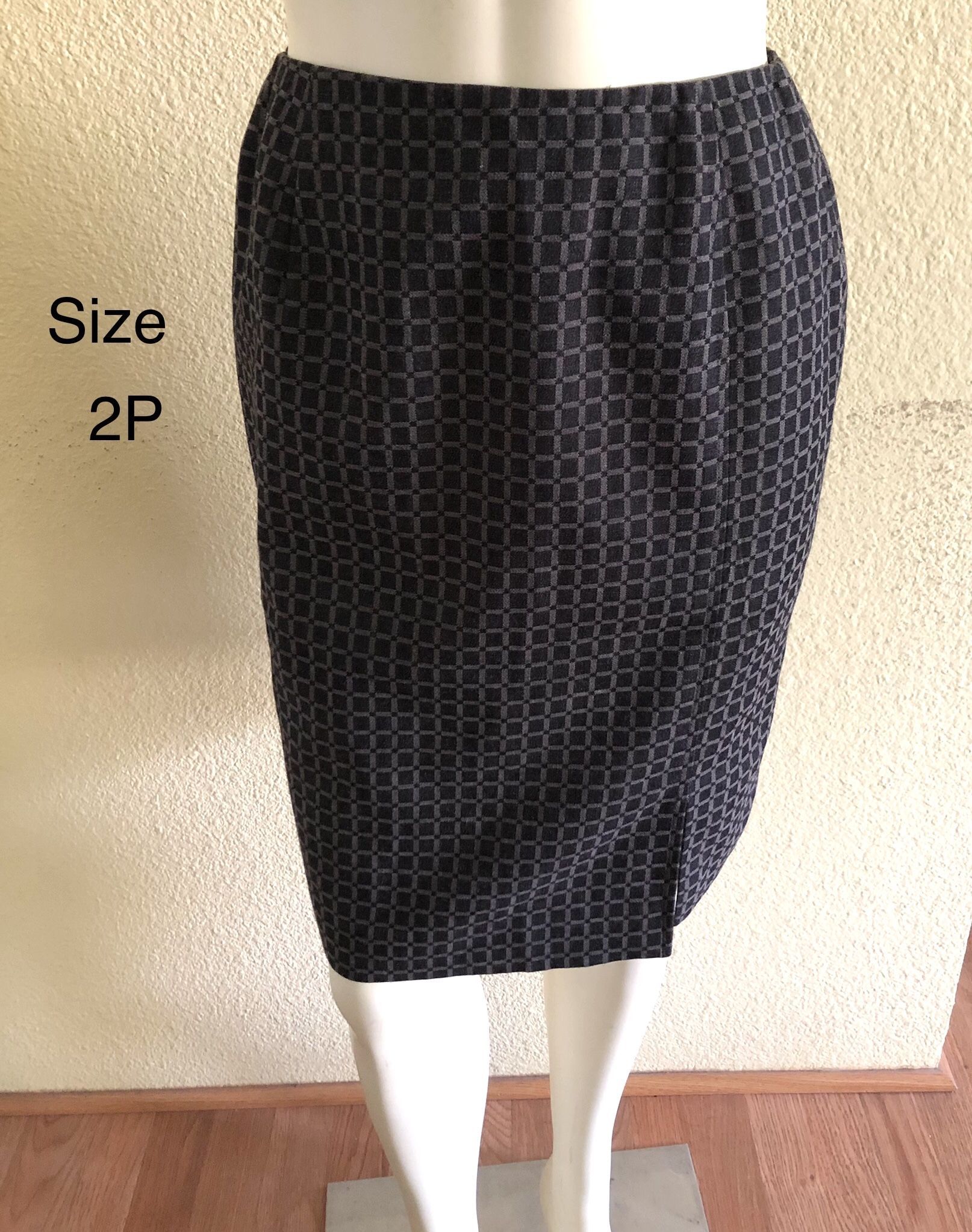 Larry Levine Women’s Pencil Skirt Lined Front Split Checkered Gray Size 2P