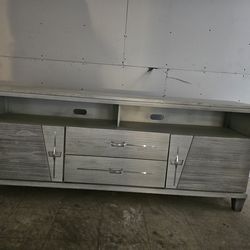 Tv stand console/Dresser