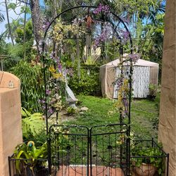 Decorative Metal Garden  Arcada decorativa de metal para jardín con portoncito / entrada de patio