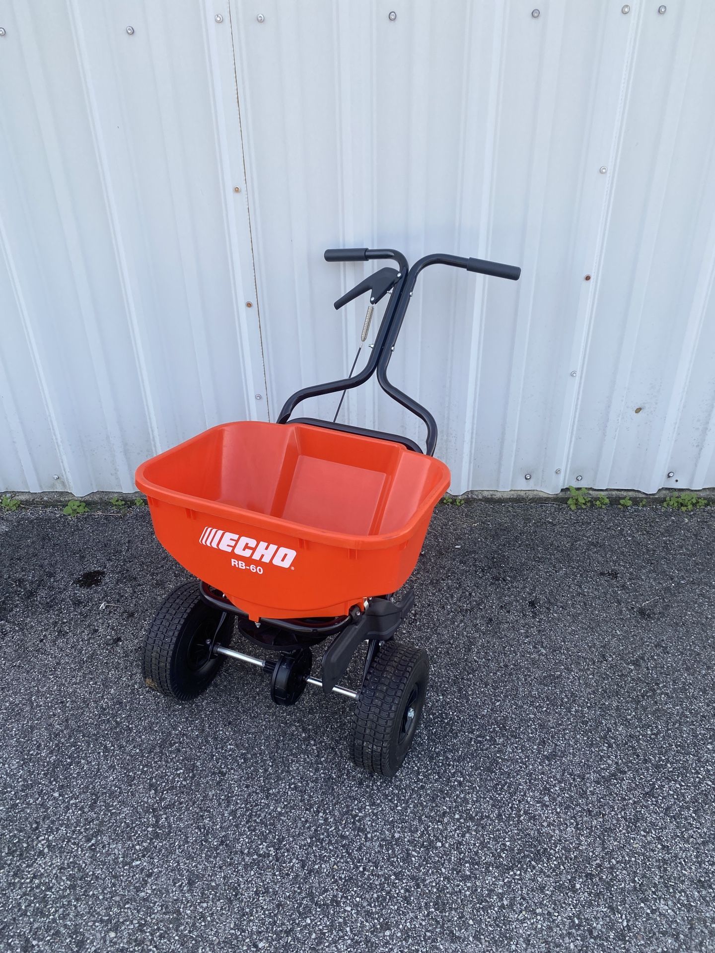 Echo RB-60 Commercial Seed And Fertilizer Spreader